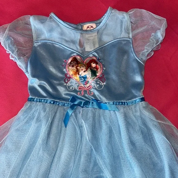 Disney Princess Nightgown/Dress Up Dress.  Size 5 - Picture 2 of 5